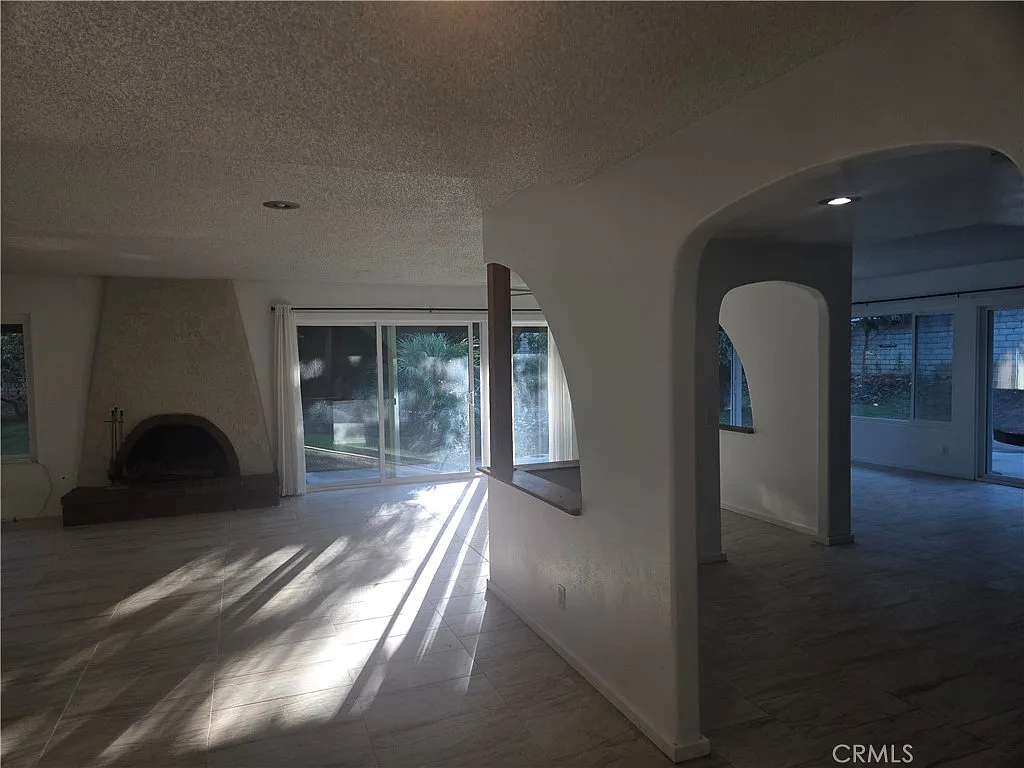 3 bed, 1900 sqft, $3,800 — Photo 2