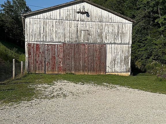 2nd image of 199 Sam Poe Rd