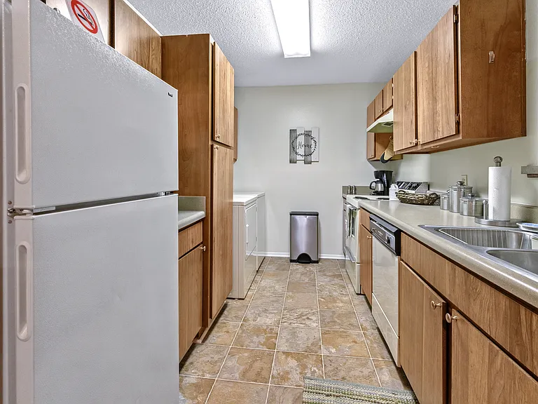Bayou Oaks Apartments — Photo 30