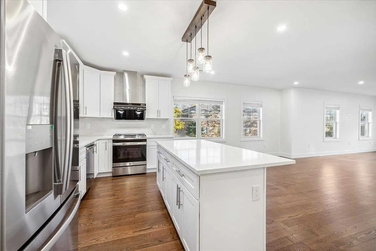 4 bed, 3.5 bath, $5,400 — Photo 1