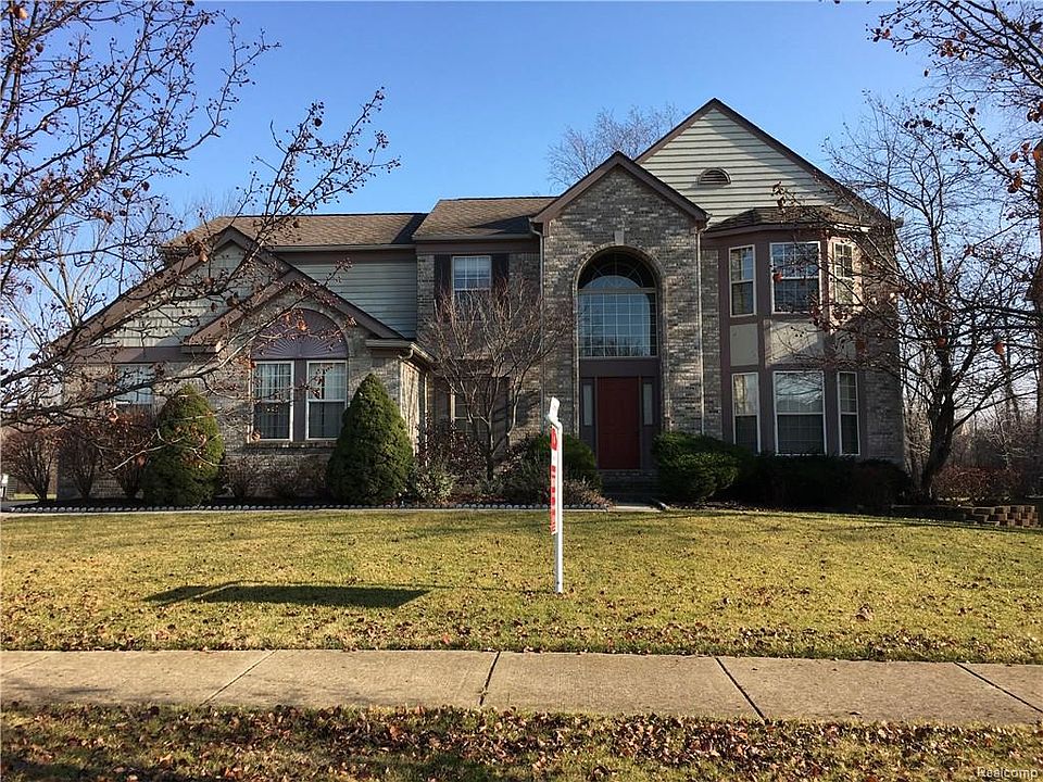 2nd image of 2349 N Woods Ct
