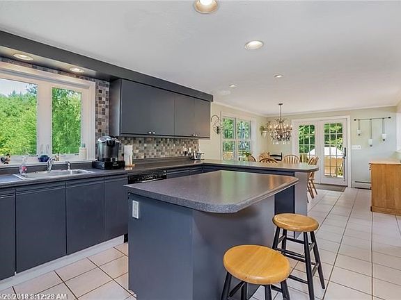 Bright and open kitchen!
