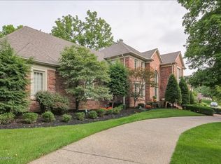 516 Woodlake Dr, Louisville, KY 40245
