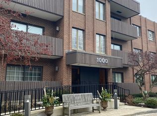 1000 Deerfield Rd APT 102, Highland Park, IL 60035