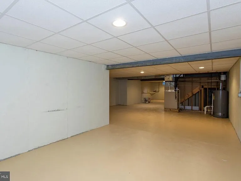 105 Farrington Ct — Photo 25