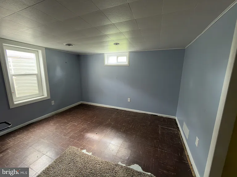393 Phillips Ave — Photo 2