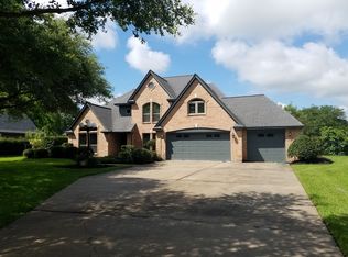 56 Snap Dragon Ct, Lake Jackson, TX 77566