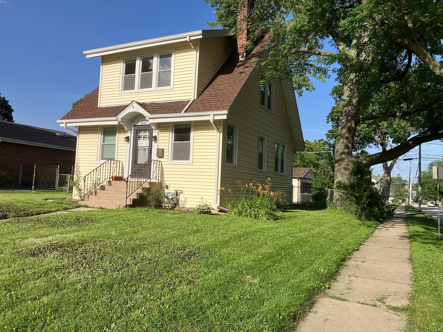 3 bed, 1147 sqft, $2,700 — Photo 1