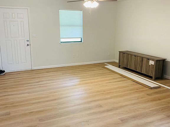 4th image of 1316 Royal Dr #B