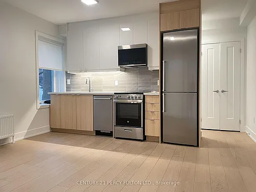 320 Roncesvalles Ave Photo 1