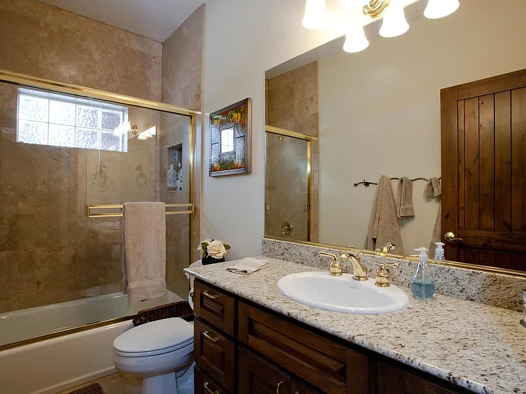 360 E Agatam Ave — Photo 20