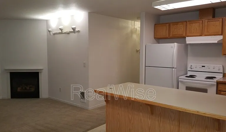 933 NE Hidden Valley Dr — Photo 7