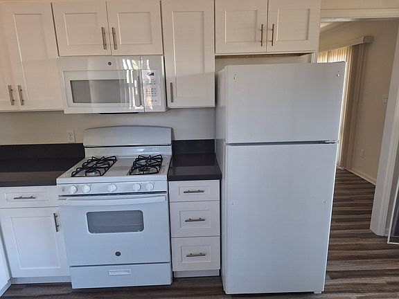 3rd image of 4537-39 Clairemont Dr