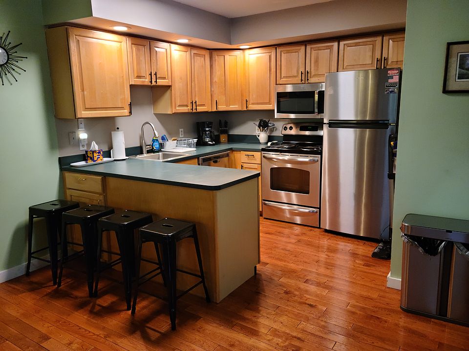 1st image of 37 Gateway Ct Unit 21
