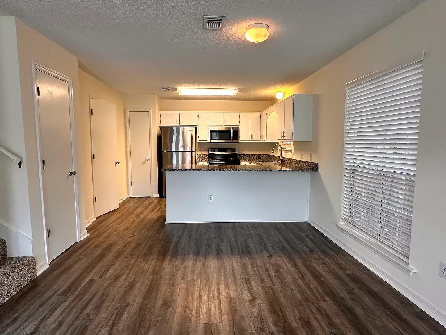 2 bed, 1200 sqft, $2,675 — Photo 3