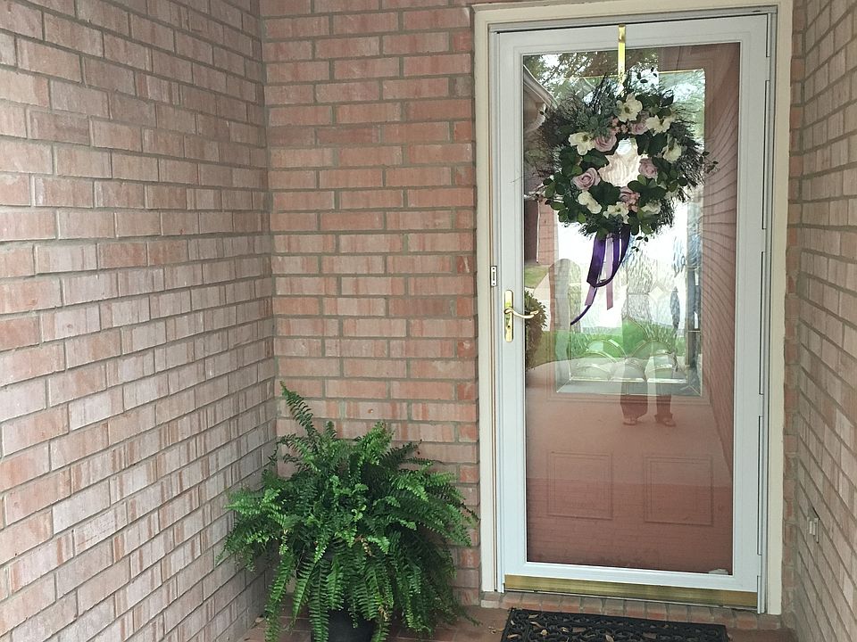 2nd image of 1911 Hollybranch Dr