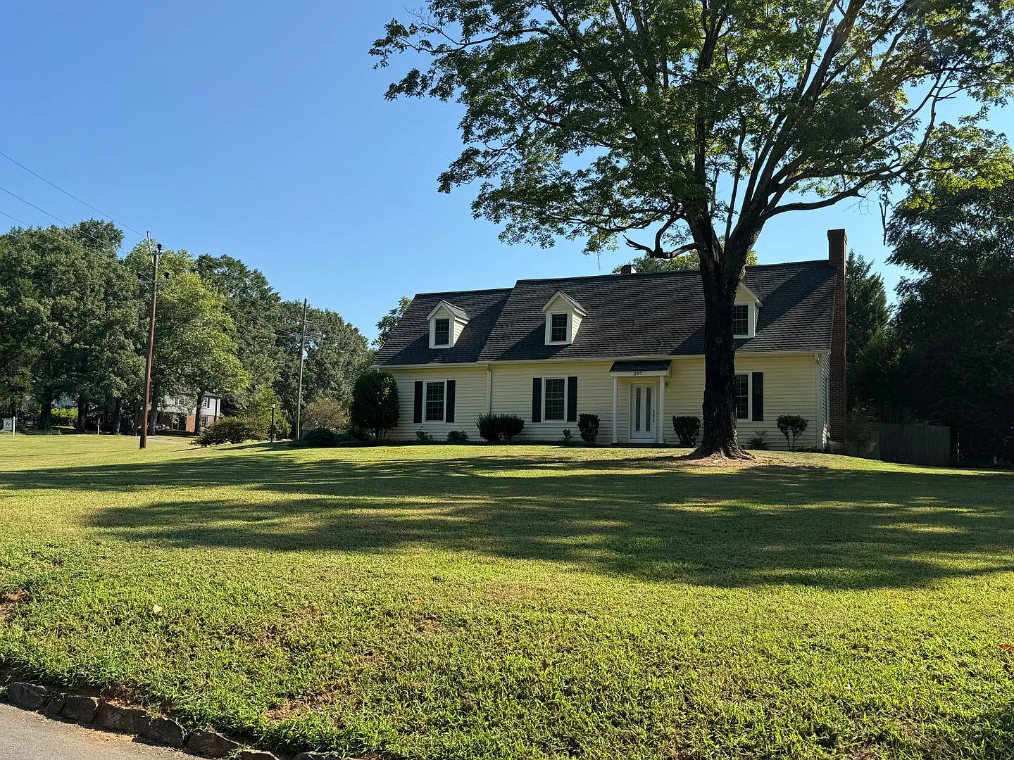 4 Bed / 3 Bath with 1/2 acre in Historic Shelby, NC Neighborhood — Photo 1