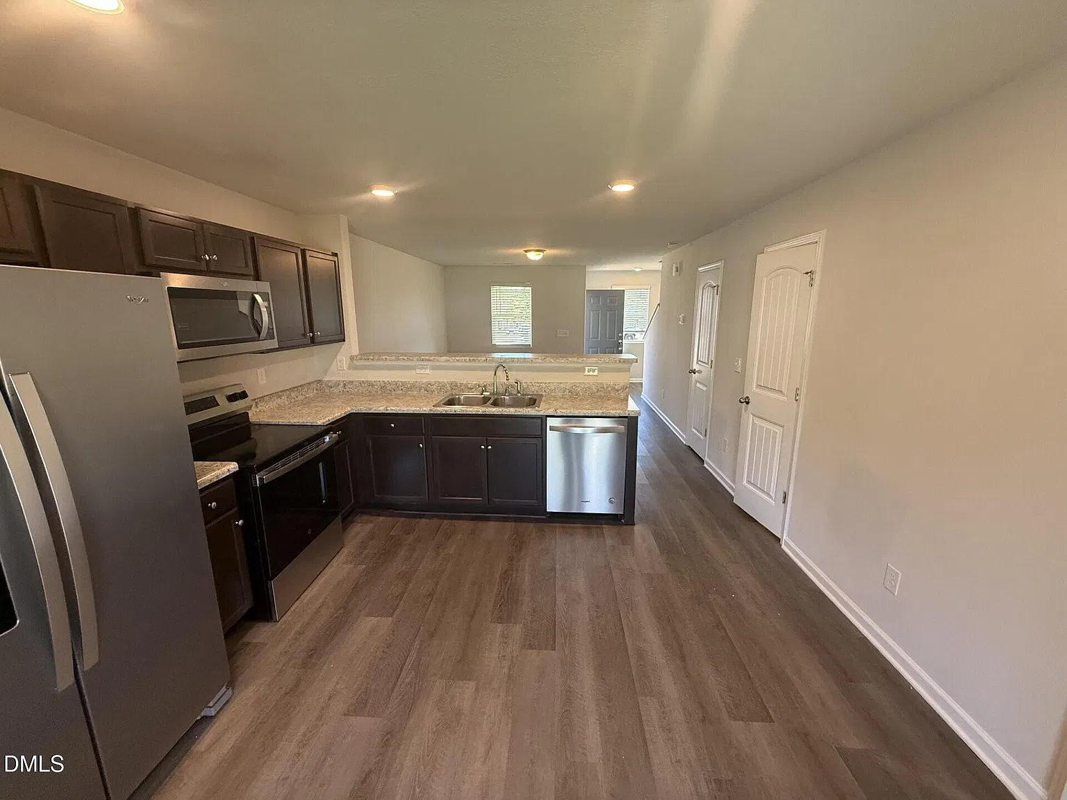 2 bed, 2.5 bath, 1033 sqft, $1,395 — Photo 4