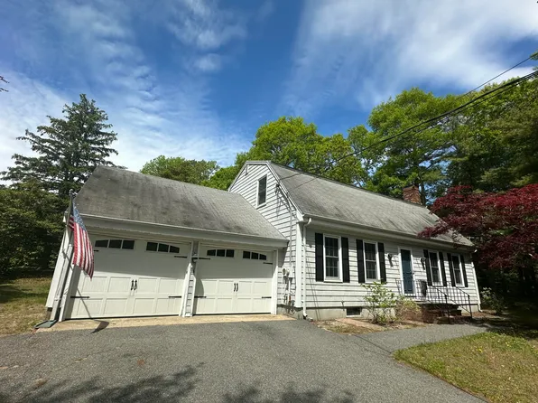 33 Head Of The Bay Road, Buzzards Bay, MA 02532