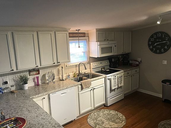 New kitchen cabs, counters