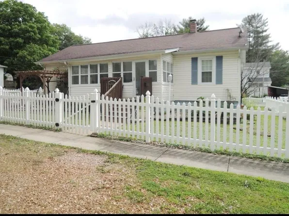 420 Wyatt St, Greenville, IL 62246