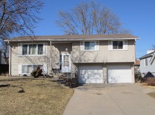 9612 Grand Ave, Omaha, NE 68134