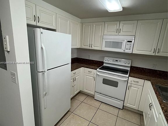 2nd image of 215 SW 42nd Ave APT 505