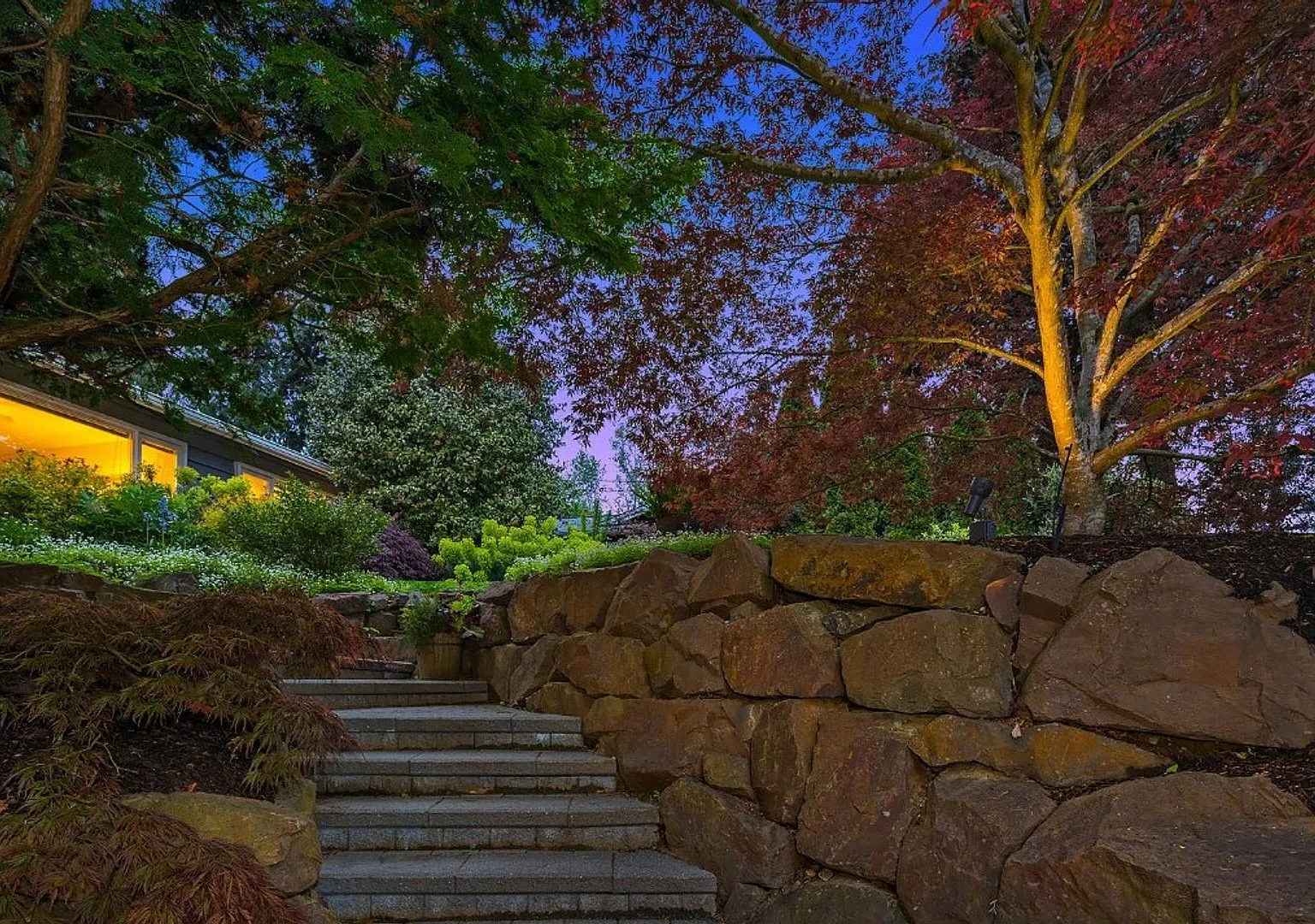 4bd/1.75ba Medina Home — Photo 3