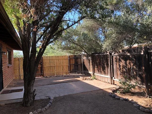 E Blacklidge Dr — Photo 3