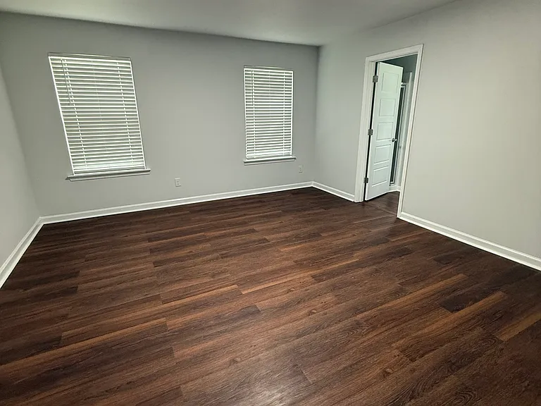 1307 Fairlawn Dr — Photo 14
