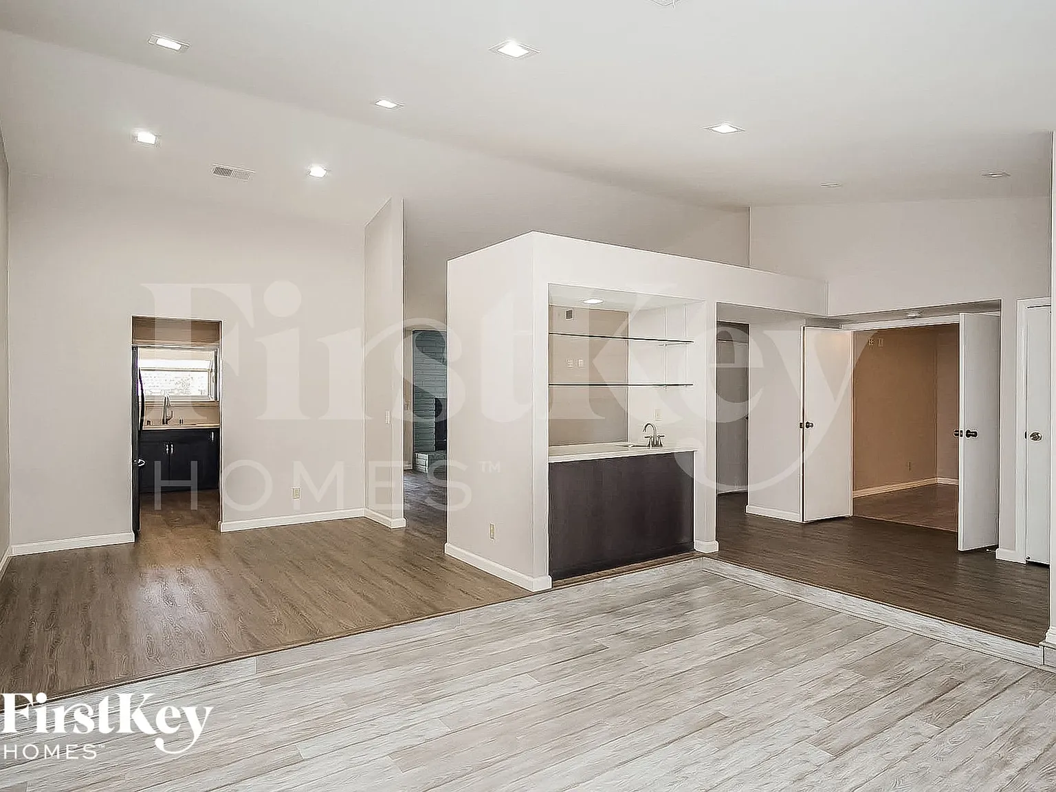 3 bed, 2.0 bath, 1729 sqft, $2,590 — Photo 4