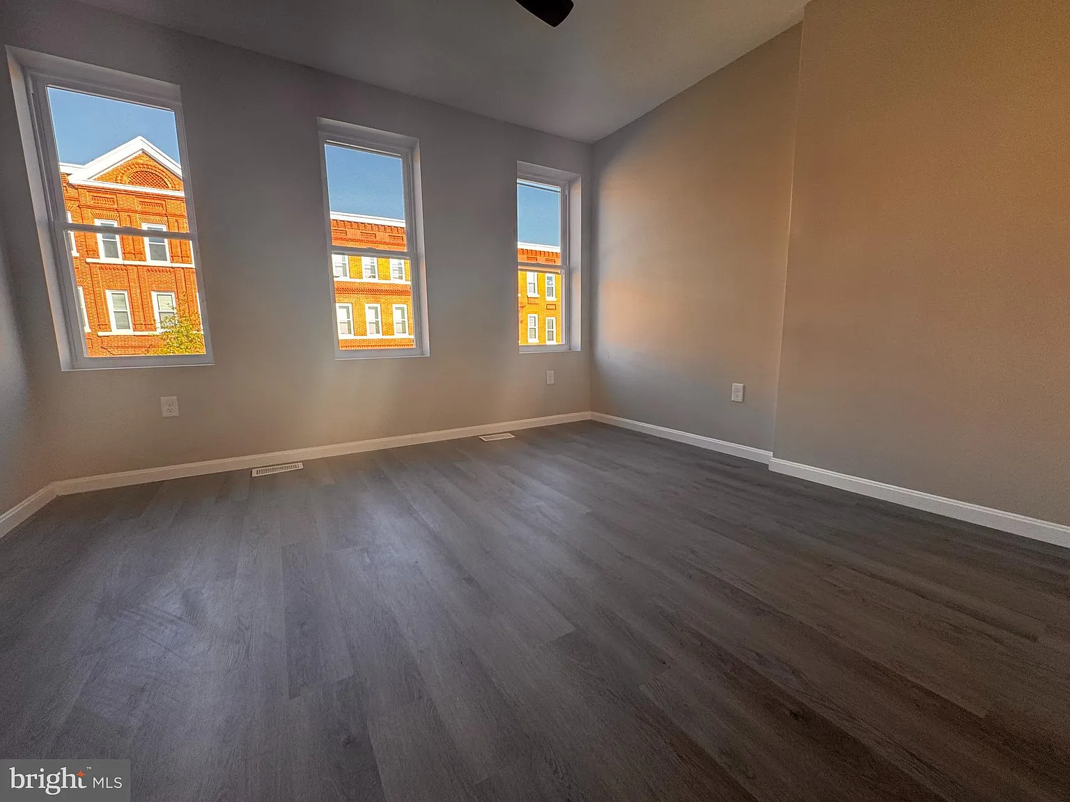 3 bed, 3.5 bath, 1884 sqft, $2,495 — Photo 3