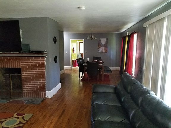 5th image of 10 W Jackson