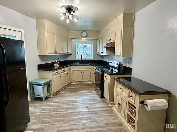 2nd image of 123 Bedford Way