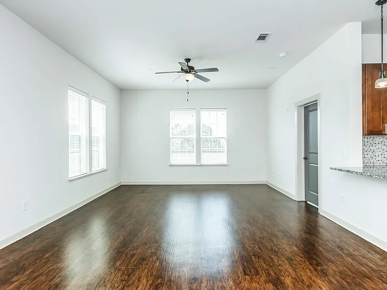 1810 Belcourt — Photo 24
