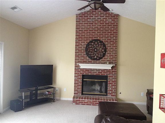 4th image of 721 Lauren Dr