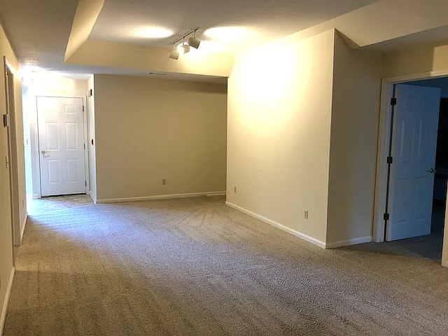 6868 N Green Bay Ave — Photo 4