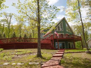 238 Fawn Lake Dr, Hawley, PA 18428