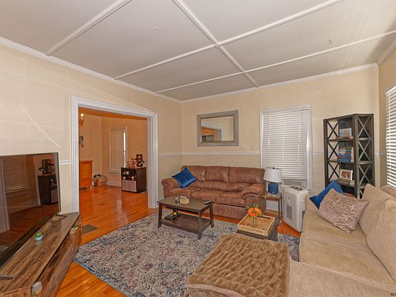 4th image of 115 White St