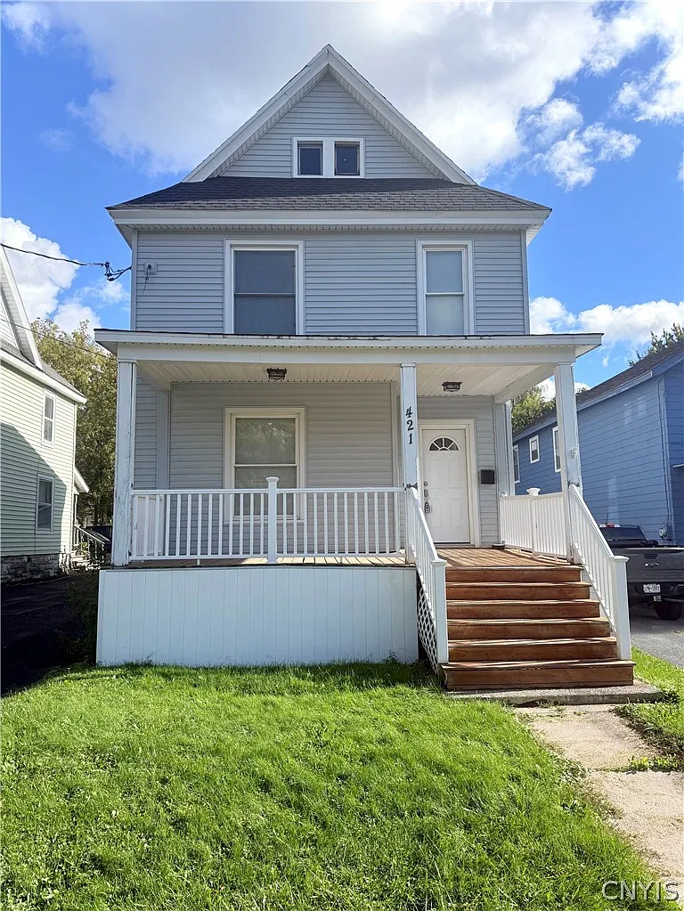 4 bed, 2.0 bath, 1738 sqft, $2,300 — Photo 1