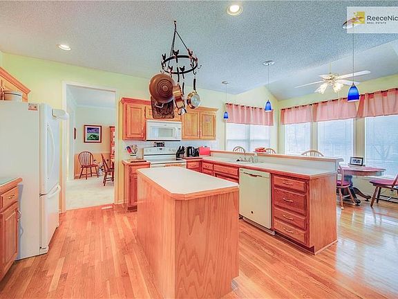 Open Kitchen, with breakfast nook.