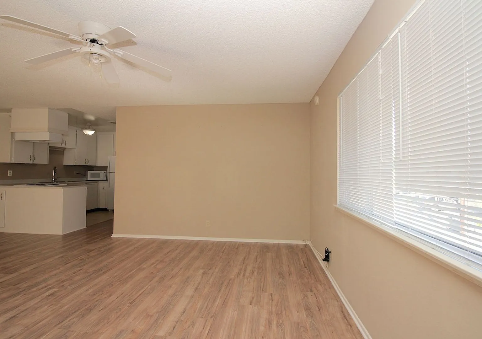 1470 Elizabeth Avenue #4, Las Vegas, NV 89119 — Photo 3