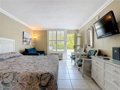 2555 TAMIAMI TRL N #111, Naples, FL, 34103