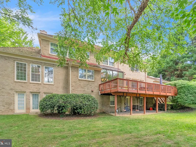 9708 Meyer Point Dr — Photo 18