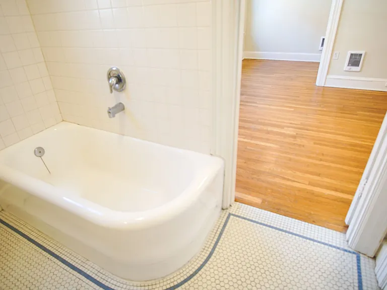 2136 NW Johnson St #204 — Photo 8