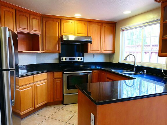 4th image of 33975 Frederick Ln