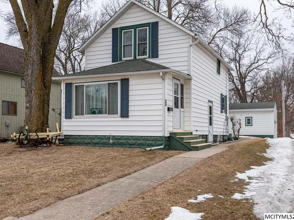 308 7th Ave S, Clear Lake, IA 50428