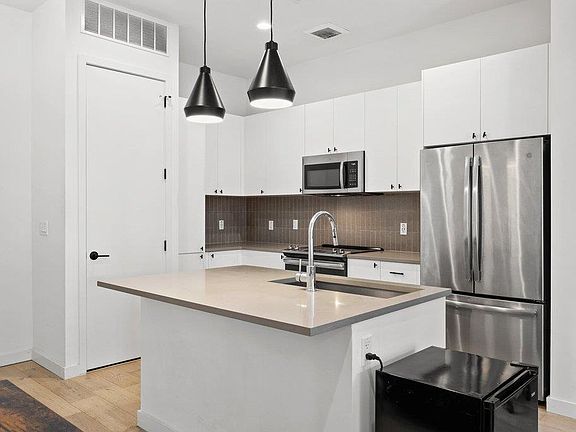 4th image of 800 Embassy Dr APT 413