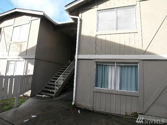 2nd image of 1423 E 64th St APT D