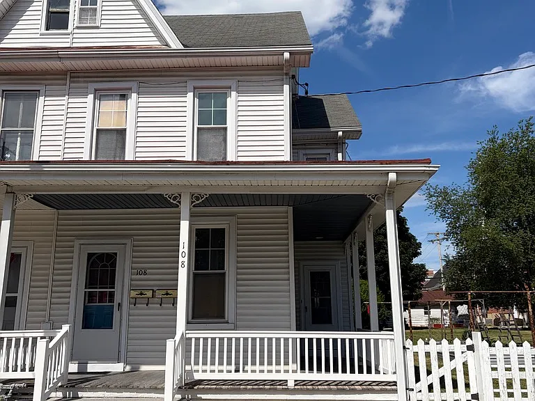 108 N Railroad St — Photo 1